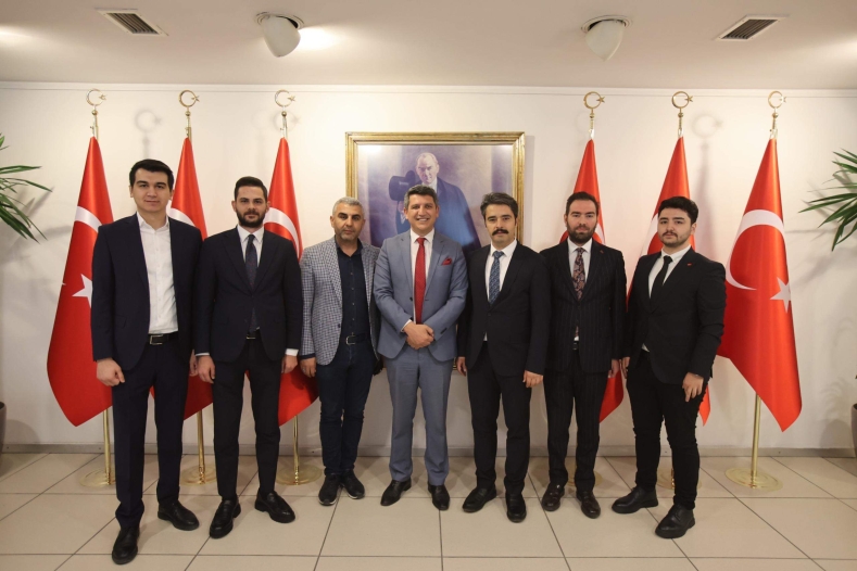 Dışişleri Bakanlığı Destek Hizmetleri Genel Müdürlüğü’nde görev yapmakta olan kıymetli hemşehrimiz, Daire Başkanı Sayın Ülkü Kayaharman’ı makamında ziyaret ettik.