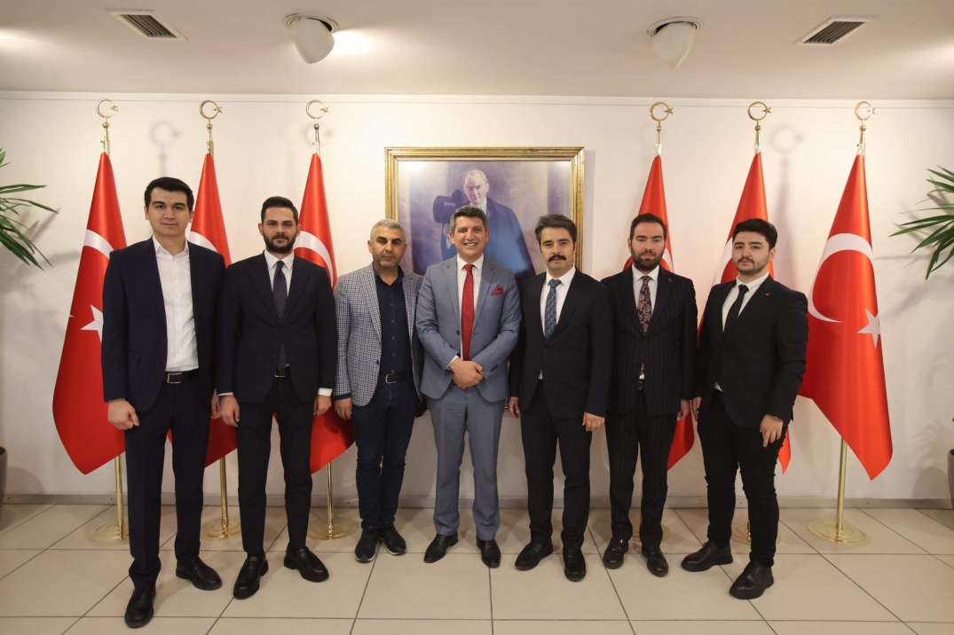 Dışişleri Bakanlığı Destek Hizmetleri Genel Müdürlüğü’nde görev yapmakta olan kıymetli hemşehrimiz, Daire Başkanı Sayın Ülkü Kayaharman’ı makamında ziyaret ettik.