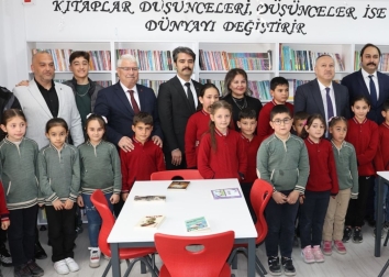 Nevşehir Valimiz Sn. Ali Fidan, Genç Nevşehirliler Derneği’nin 6. Kütüphane Açılışına Katıldı 