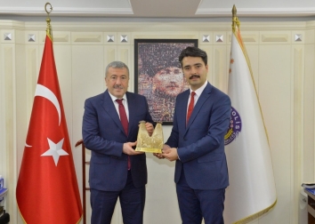 Genç Nevşehirliler, İstanbul'da NEVBİAD Yönetimi ile bir araya geldi